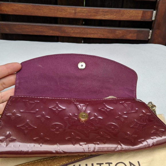 Louis Vuitton  Monogram Vernis Leather Clutch mini bag for special days - Picture 11 of 11